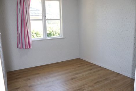 Photo of property in 10 Ingleby Place, Kelston, Auckland, 0602