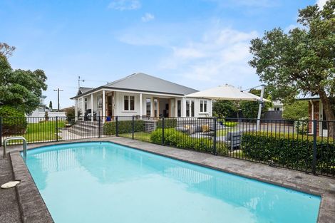 Photo of property in 68 Wallace Place, Westown, New Plymouth, 4310