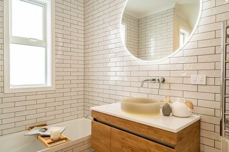 Photo of property in 70a Heretaunga Square, Silverstream, Upper Hutt, 5019