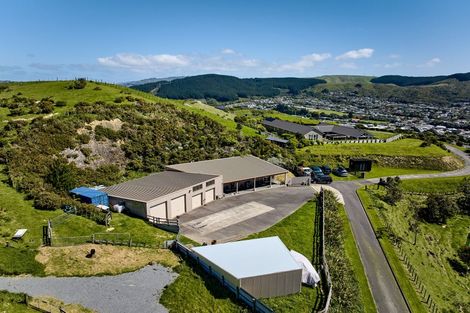 Photo of property in 132 Bing Lucas Drive, Tawa, Wellington, 5028