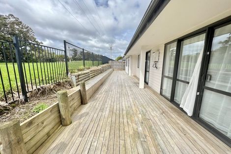 Photo of property in 21 Reserva Crescent, Kumeu, 0810