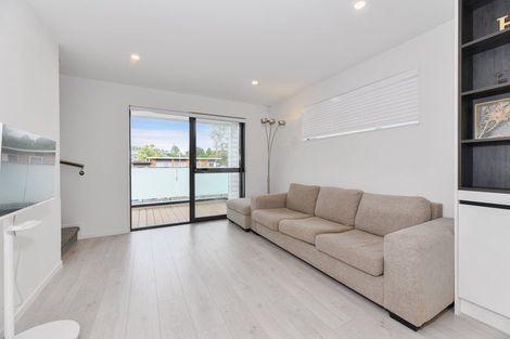 Photo of property in 4/35 Hogans Road, Glenfield, Auckland, 0629