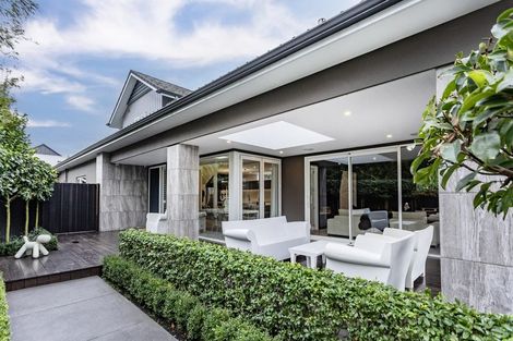 Photo of property in 2 Snowdon Road, Fendalton, Christchurch, 8052