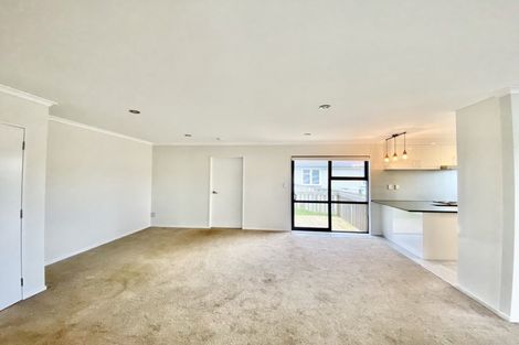 Photo of property in 14 Ray Small Drive, Papakura, 2110