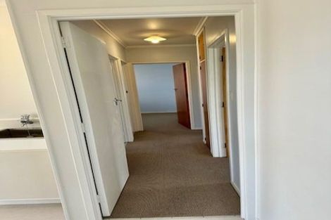 Photo of property in 2/38 Knightsbridge Drive, Forrest Hill, Auckland, 0620