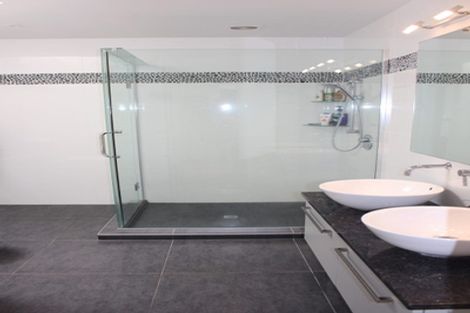 Photo of property in 2/12 Belle Vue Avenue, Northcote Point, Auckland, 0627