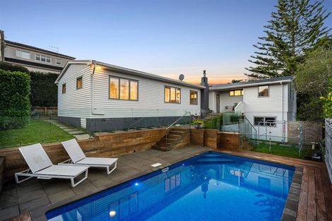 Photo of property in 1/16 Gordon Avenue, Milford, Auckland, 0620