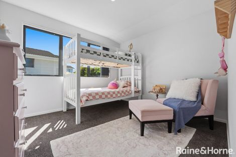 Photo of property in 19b Standage Lane, Kelston, Auckland, 0602