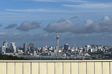 Photo of property in 14 Chelsea View Drive, Chatswood, Auckland, 0626