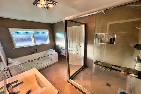 Photo of property in 20 Longbill Place, Glendene, Auckland, 0602