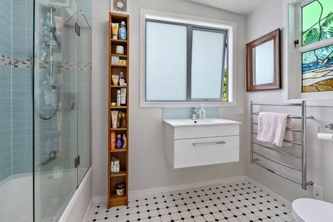 Photo of property in 860 Beach Road, Waiake, Auckland, 0630