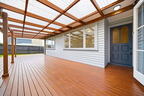 Photo of property in 102 Taikata Road, Te Atatu Peninsula, Auckland, 0610