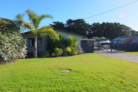 Photo of property in 60 Nash Parade, Foxton Beach, Foxton, 4815