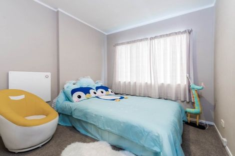 Photo of property in 2/1 Heathglen Place, Bayview, Auckland, 0629