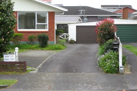 Photo of property in 11a Riversdale Drive, Merrilands, New Plymouth, 4312