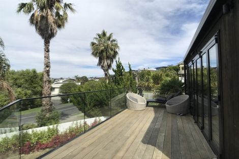 Photo of property in 2/92 Churchill Road, Murrays Bay, Auckland, 0630