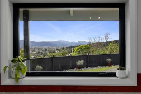Photo of property in 2 Dunleith Grove, Silverstream, Upper Hutt, 5019