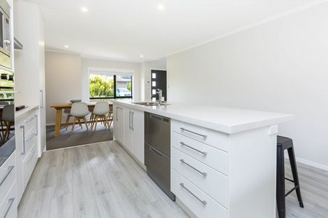 Photo of property in 11 Ashington Road, Silverstream, Upper Hutt, 5019