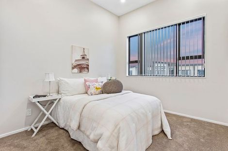 Photo of property in 17 Millcroft Lane, Ranui, Auckland, 0612