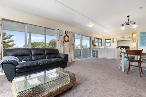 Photo of property in 14 Tamarisk Drive, Riversdale Beach, Masterton, 5872