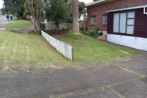 Photo of property in 1 Sunnyside Road, Sunnyvale, Auckland, 0612