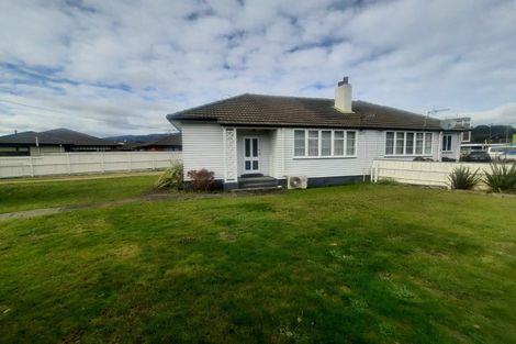 Photo of property in 2 Savage Crescent, Upper Hutt Central, Upper Hutt, 5018