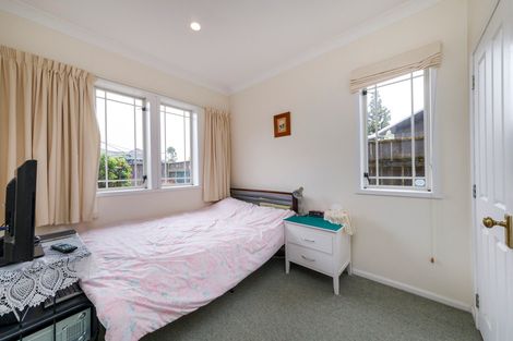 Photo of property in 4 The Oaks, Awapuni, Palmerston North, 4412