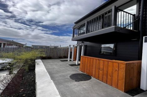 Photo of property in 8/6 St Leonards Road, Kelston, Auckland, 0602