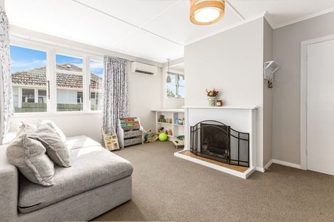 Photo of property in 90 Main Road, Titahi Bay, Porirua, 5022