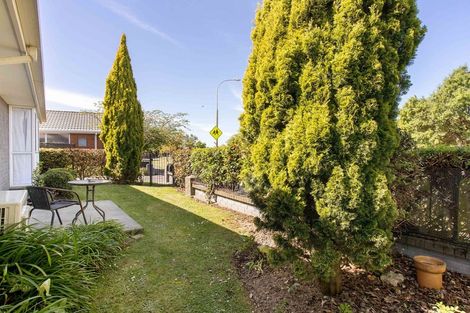 Photo of property in 35 Lowry Avenue, Redwood, Christchurch, 8051