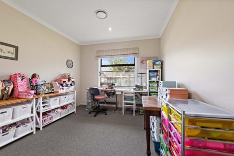 Photo of property in 11 Links Drive, Waiwhakaiho, New Plymouth, 4312