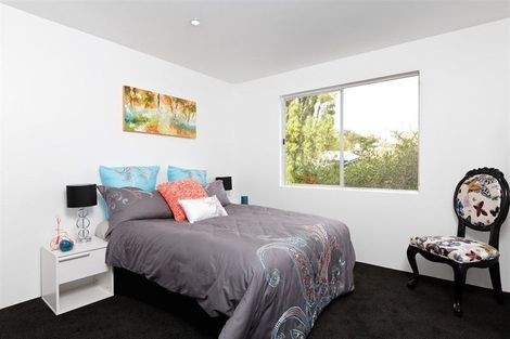 Photo of property in 2/7 Alston Avenue, Kelston, Auckland, 0602
