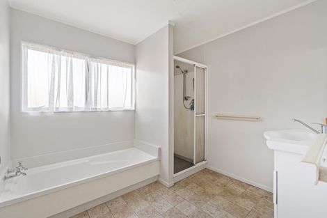 Photo of property in 13a Youngs Road, Papakura, 2110