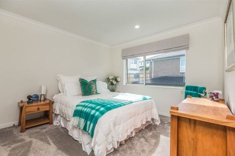 Photo of property in 15 Tawa Place, Orewa, 0931