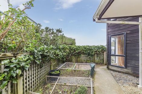 Photo of property in 2/45 Wye Street, Island Bay, Wellington, 6023