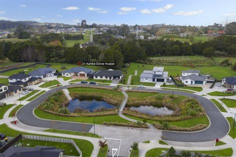 Photo of property in 21 Kahika Grove, Huapai, Kumeu, 0810