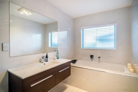 Photo of property in 13a Ensign Place, Hillcrest, Auckland, 0627