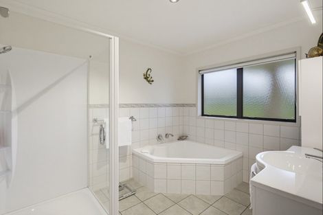 Photo of property in 53 Pohutukawa Drive, Levin, 5571