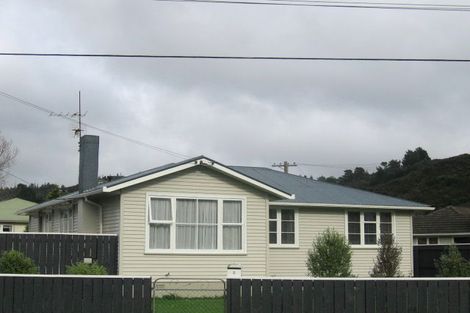 Photo of property in 5 Richard Grove, Stokes Valley, Lower Hutt, 5019
