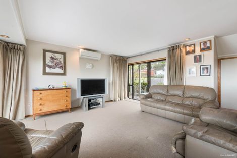 Photo of property in 15 Banksia Place, Goodwood Heights, Auckland, 2105