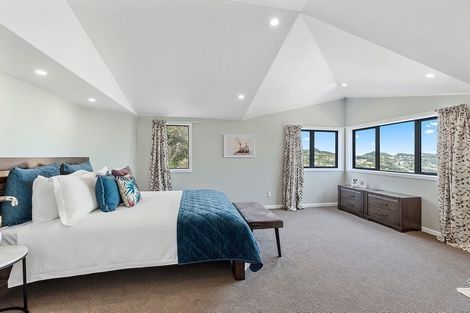 Photo of property in 9 Inverell Way, Seatoun, Wellington, 6022