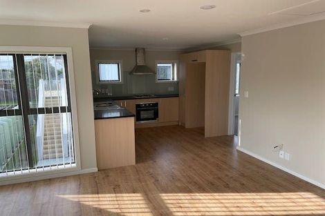 Photo of property in 3 Edwards Avenue, Henderson, Auckland, 0610