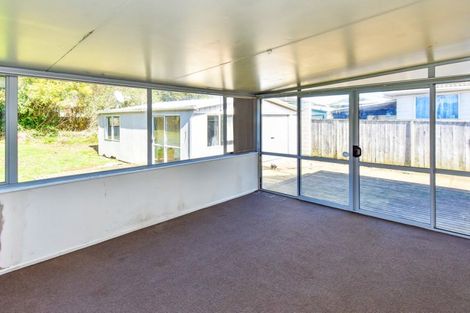 Photo of property in 31 Becker Drive, Weymouth, Auckland, 2103