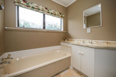 Photo of property in 14 Willowstream Grove, Cloverlea, Palmerston North, 4412