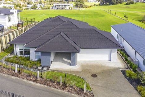 Photo of property in 20 Waititiro Rise, Stanmore Bay, Whangaparaoa, 0932