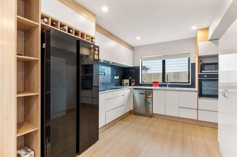 Photo of property in 86a Kelman Road, Kelston, Auckland, 0602