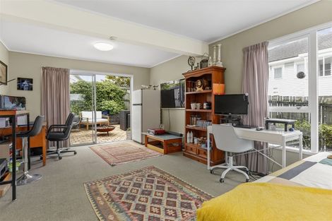 Photo of property in 1/51 East Coast Road, Milford, Auckland, 0620