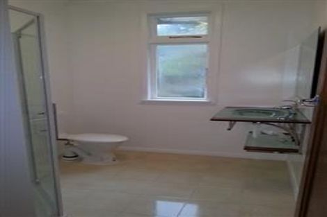 Photo of property in 2 Sugarloaf Road, Brooklyn, Wellington, 6021