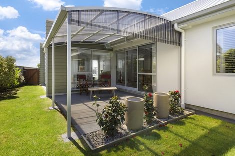 Photo of property in 6 Grace Cove, Aotea, Porirua, 5024