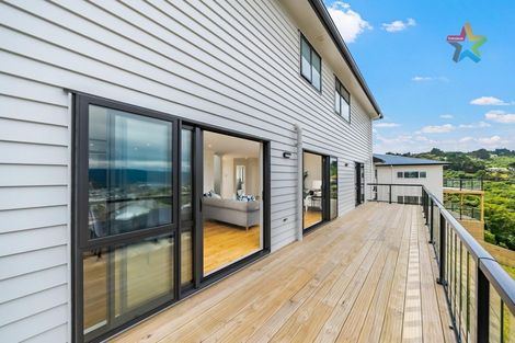 Photo of property in 8 Poto Road, Normandale, Lower Hutt, 5010